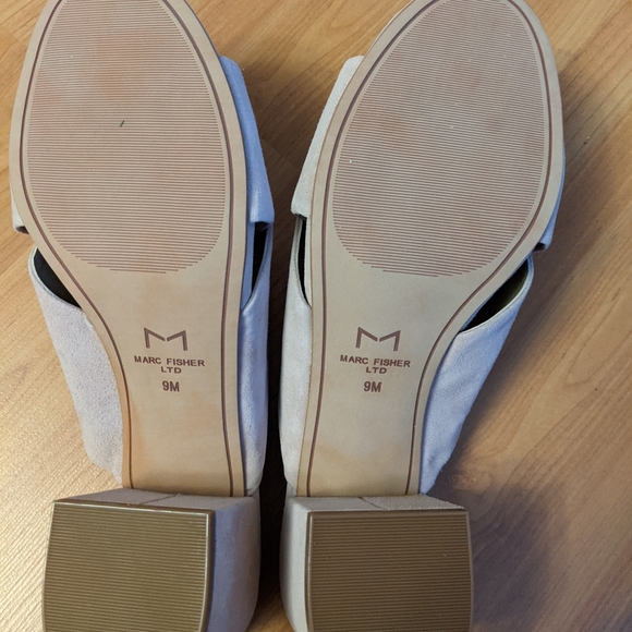 Marc Fisher slide - Picture 3 of 3